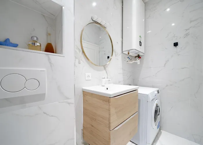 Moderne Proche - Balcon Et Climatise Nicea