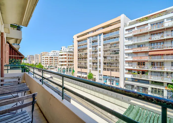 Moderne Proche - Balcon Et Climatisé Appartement Nice